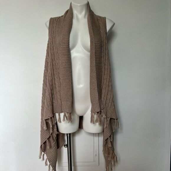 Matilda Jane Cable Knit Fringe Tassel vest shawl - Picture 1 of 9